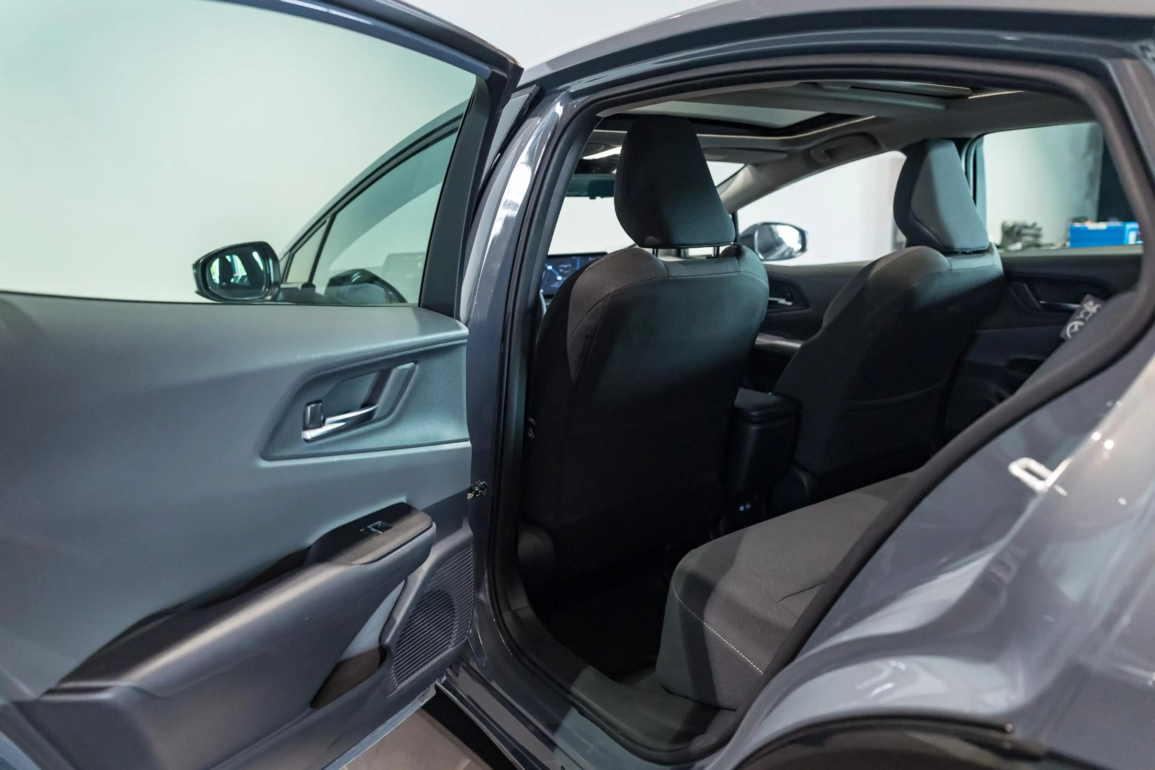 Toyota Prius 2.0 PHEV 164kW Premium Plus e-CVT Camera | Panodak — photo 14