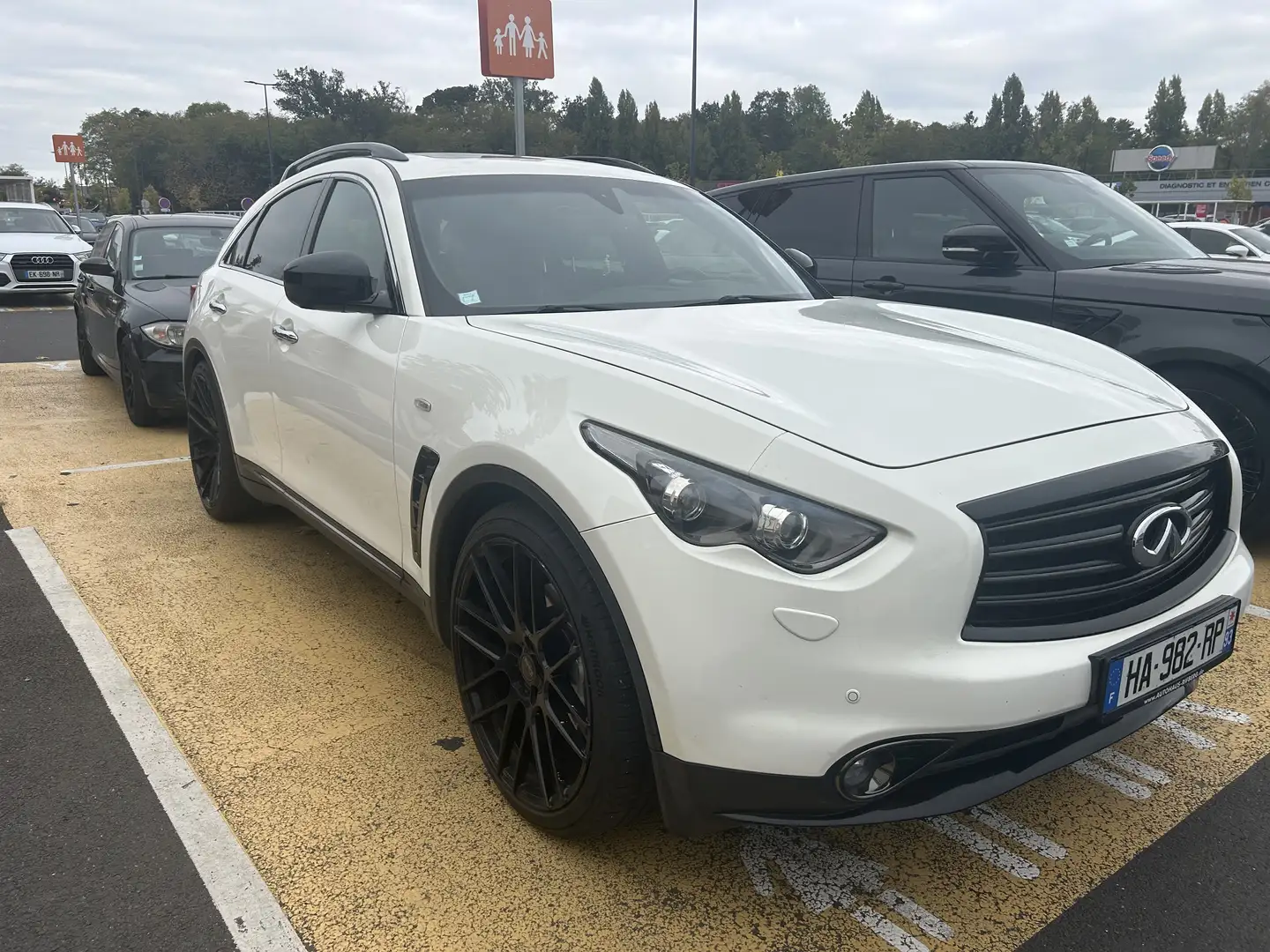 Infiniti QX70 3.7 V6 Ultimate A - 1