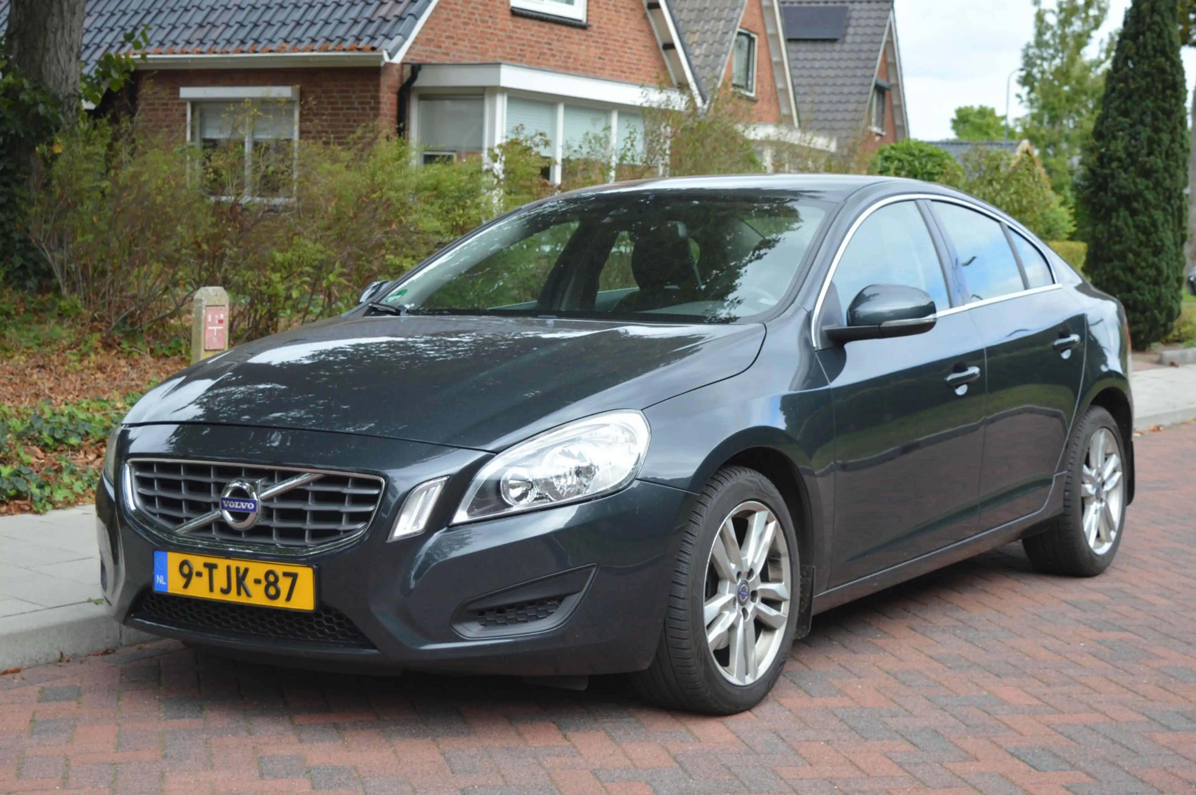 Volvo S60 2.0 D4 Summum Leer/dealer onderhouden/trekhaak