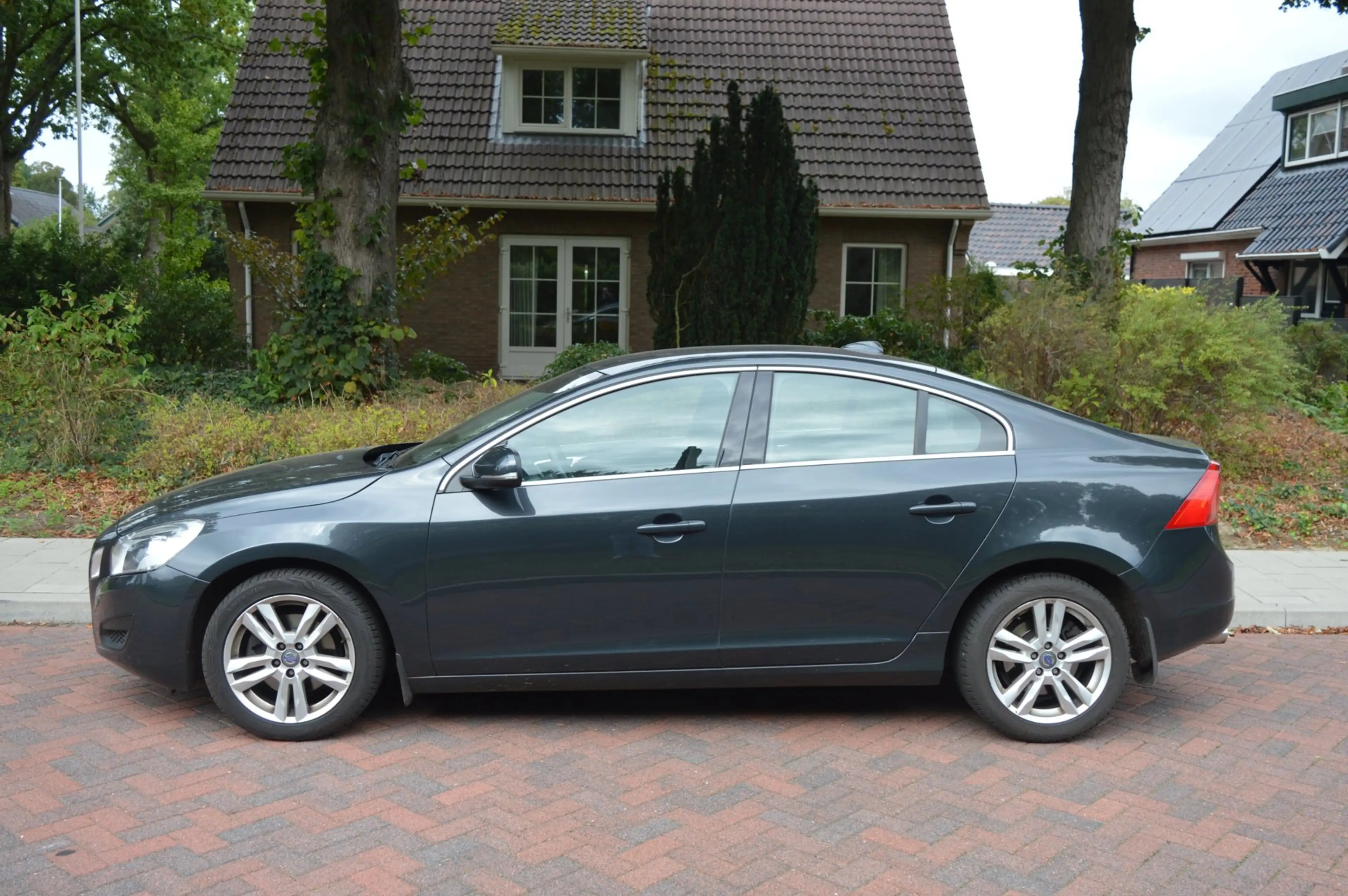 Volvo S60 2.0 D4 Summum Leer/dealer onderhouden/trekhaak — photo 2