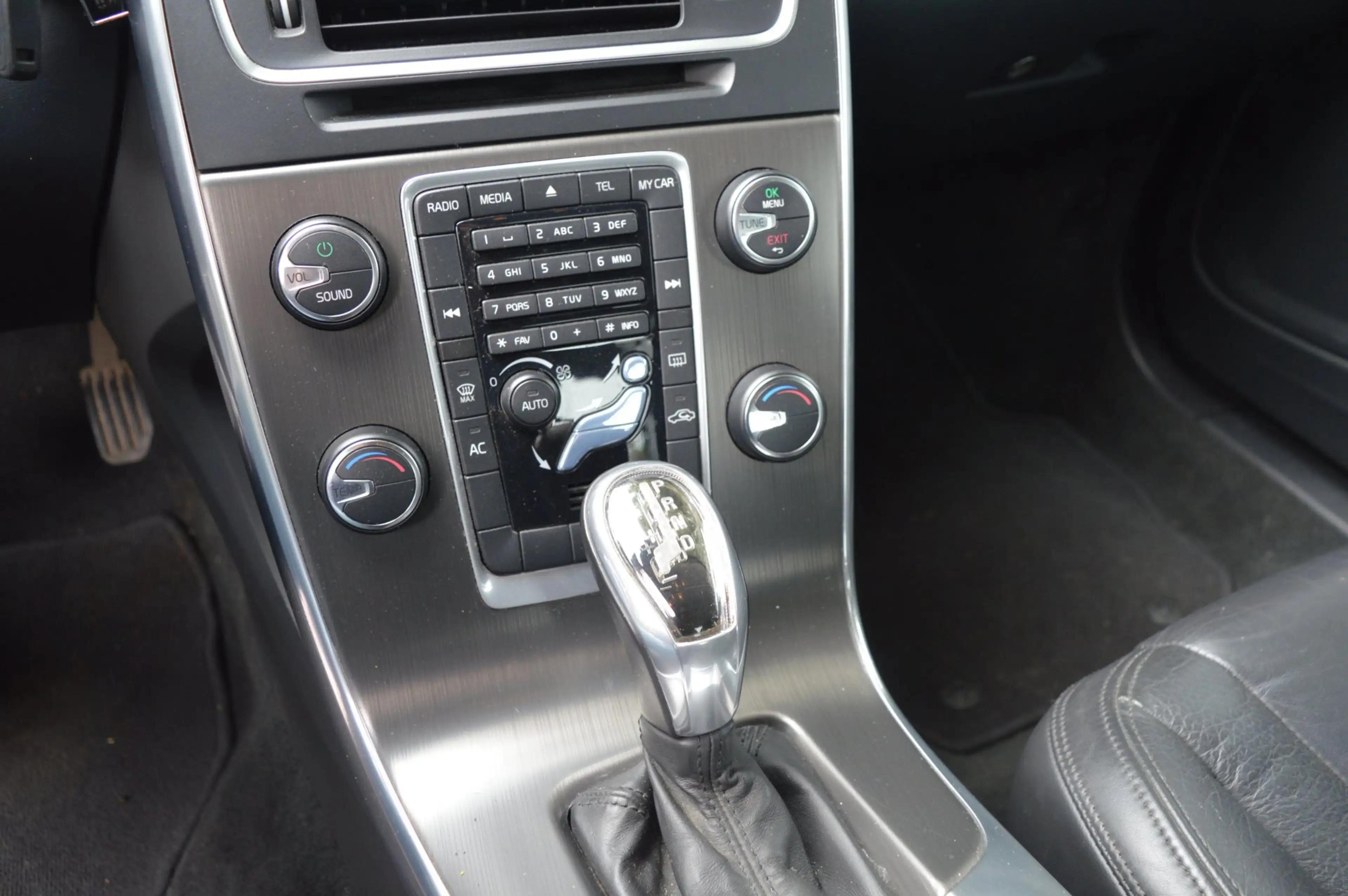 Volvo S60 2.0 D4 Summum Leer/dealer onderhouden/trekhaak — photo 12