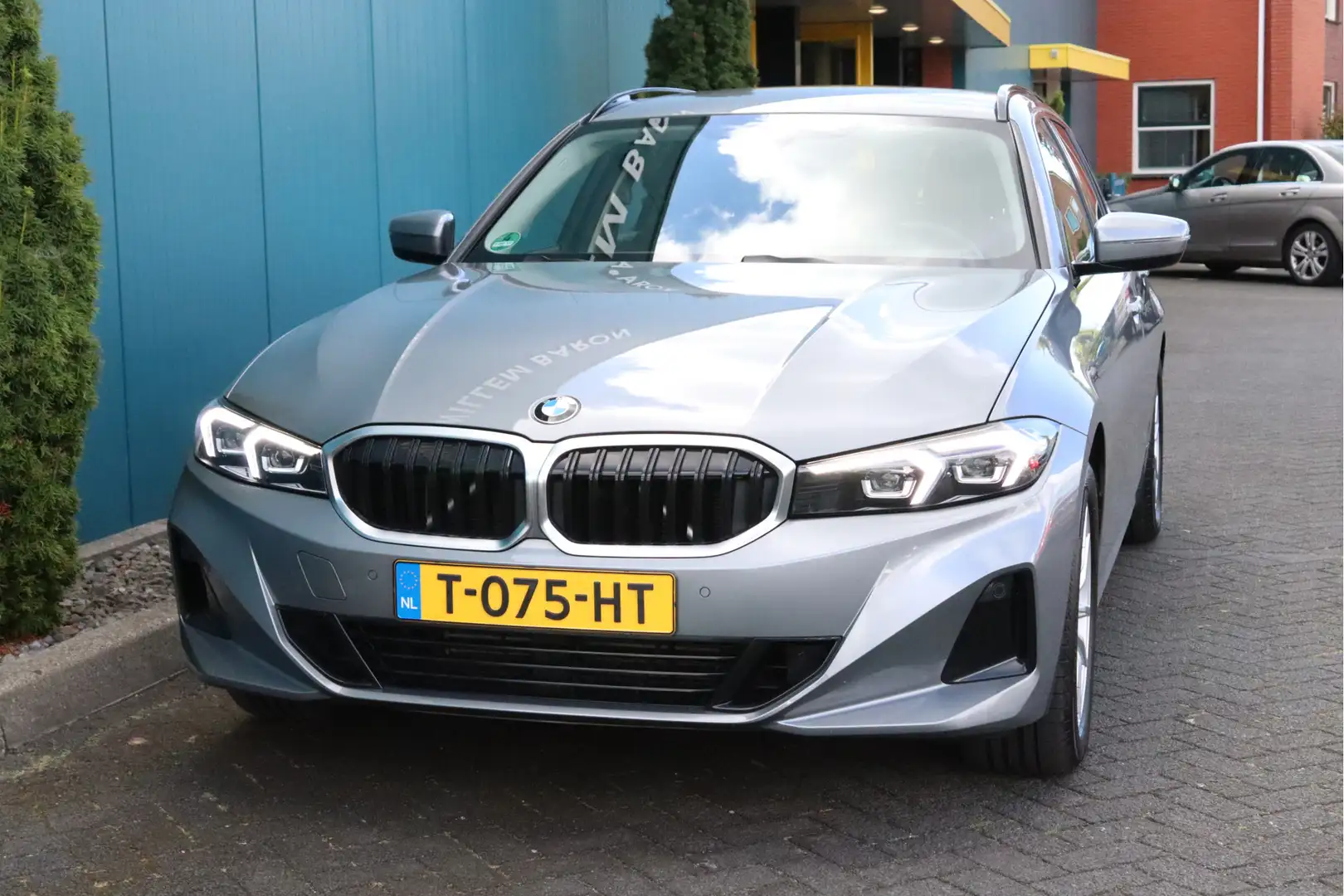 BMW 318 3-serie Touring 318i Aut. CARPLAY|ELEK.A.KLEP|NAV| Grijs - 2