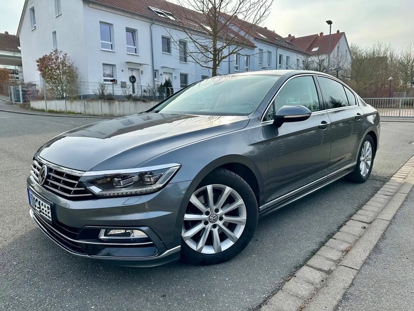 Volkswagen Passat 2.0 TDI SCR 140kW BMT R-Line Gri - 1