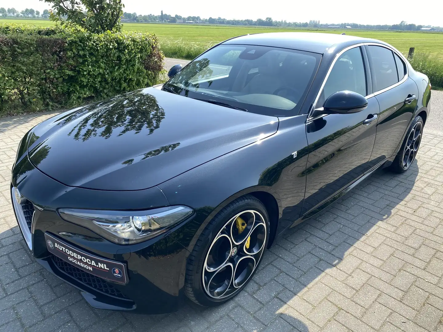 Alfa Romeo Giulia 2.0T TI Apple CarPlay, Camera, beige leer, nieuwst - 1