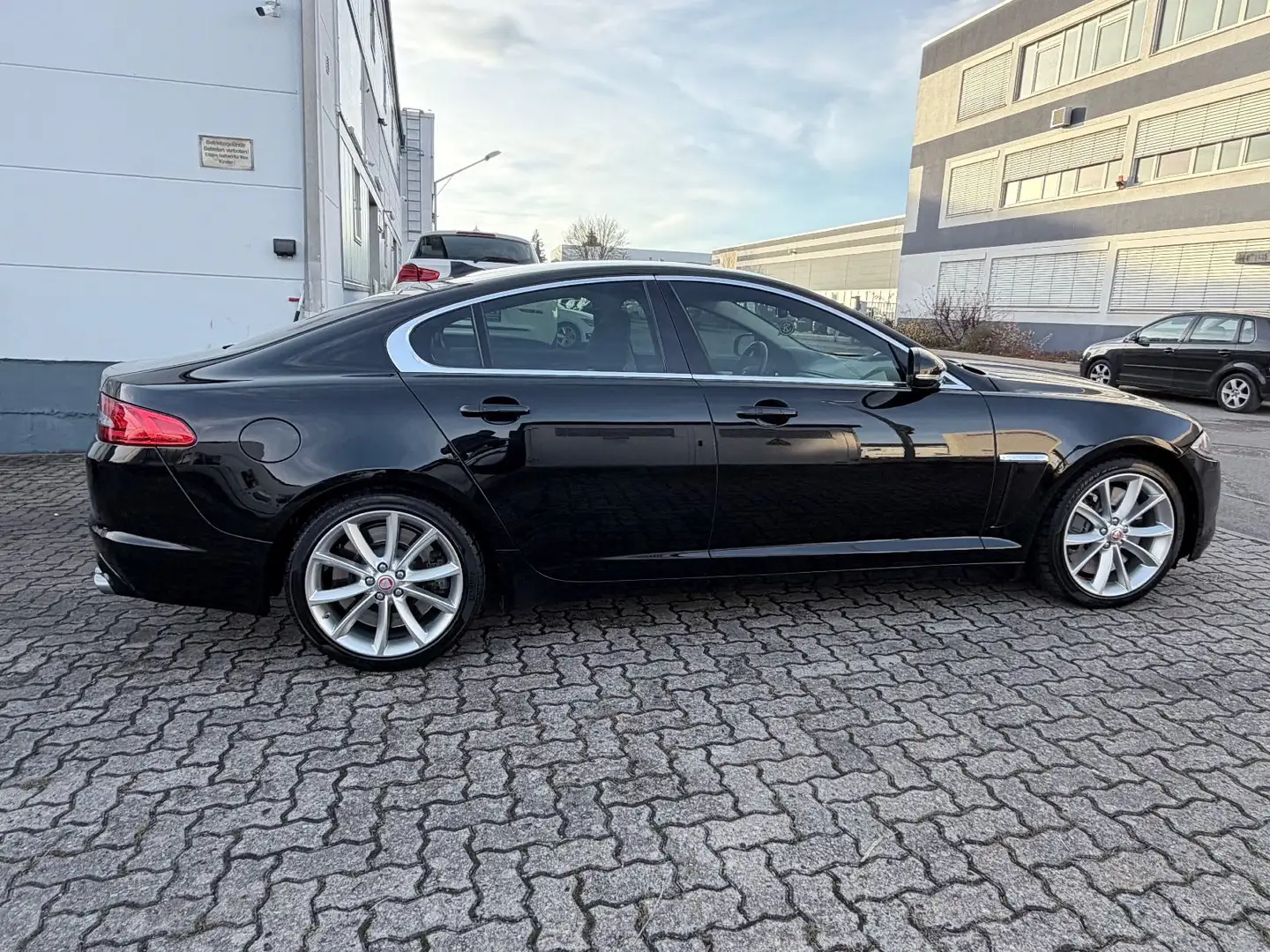 Jaguar XF 5.0 L V8 Kompressor XFR Schwarz - 2