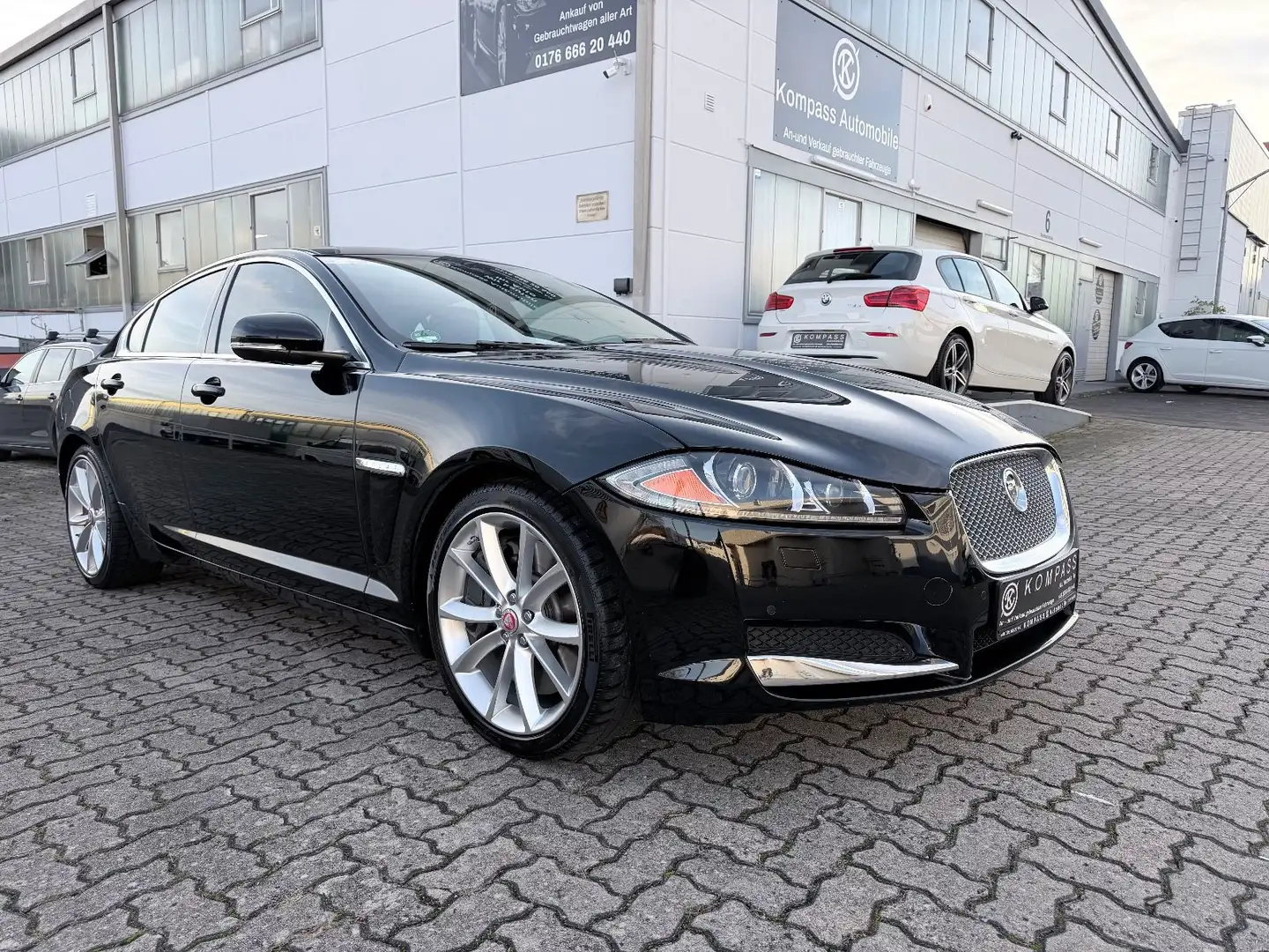 Jaguar XF 5.0 L V8 Kompressor XFR Schwarz - 1