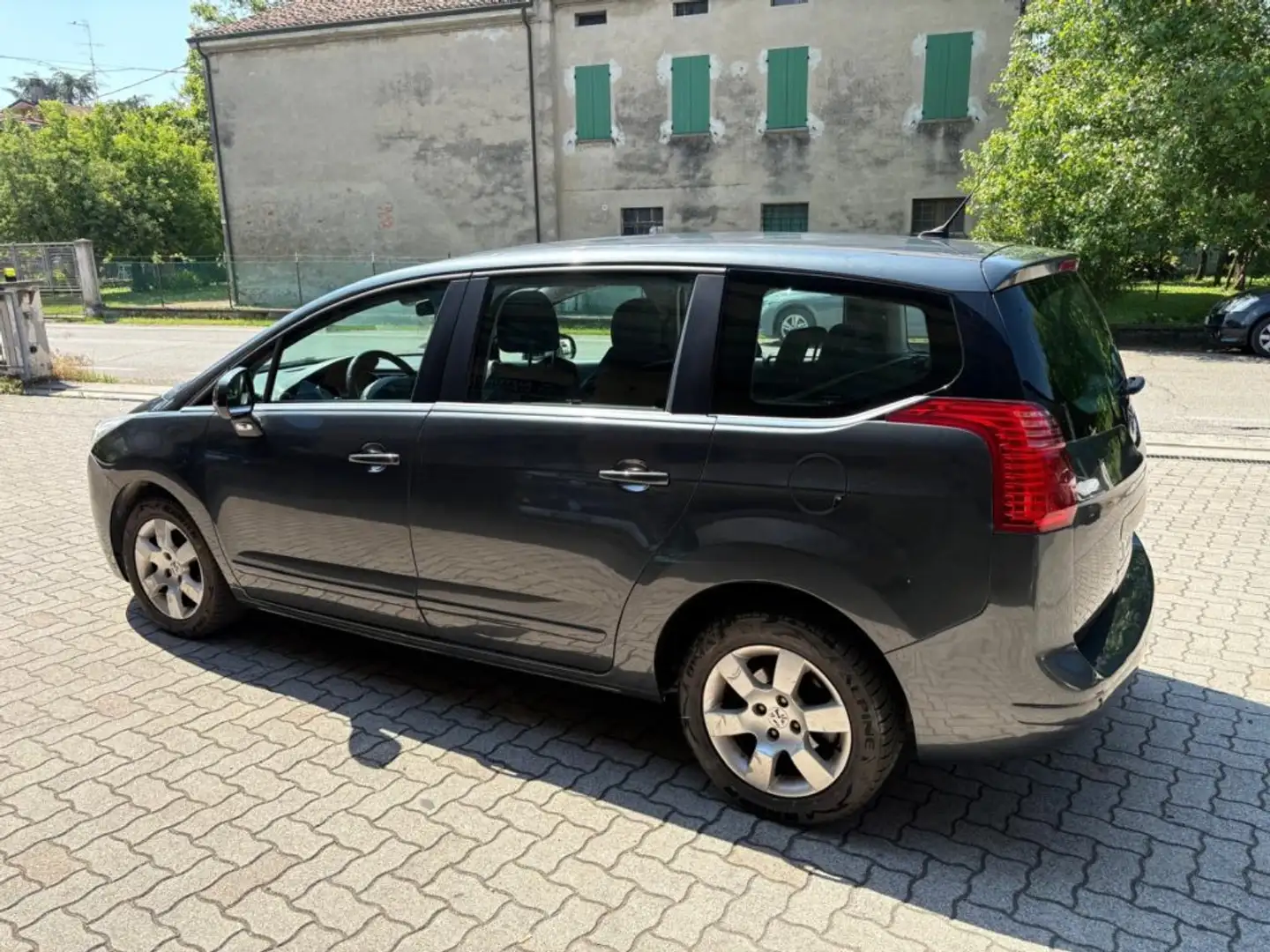 Peugeot 5008 1.6 HDi 112CV Business 7 POSTI  OK NEOPATENTATO Grigio - 2