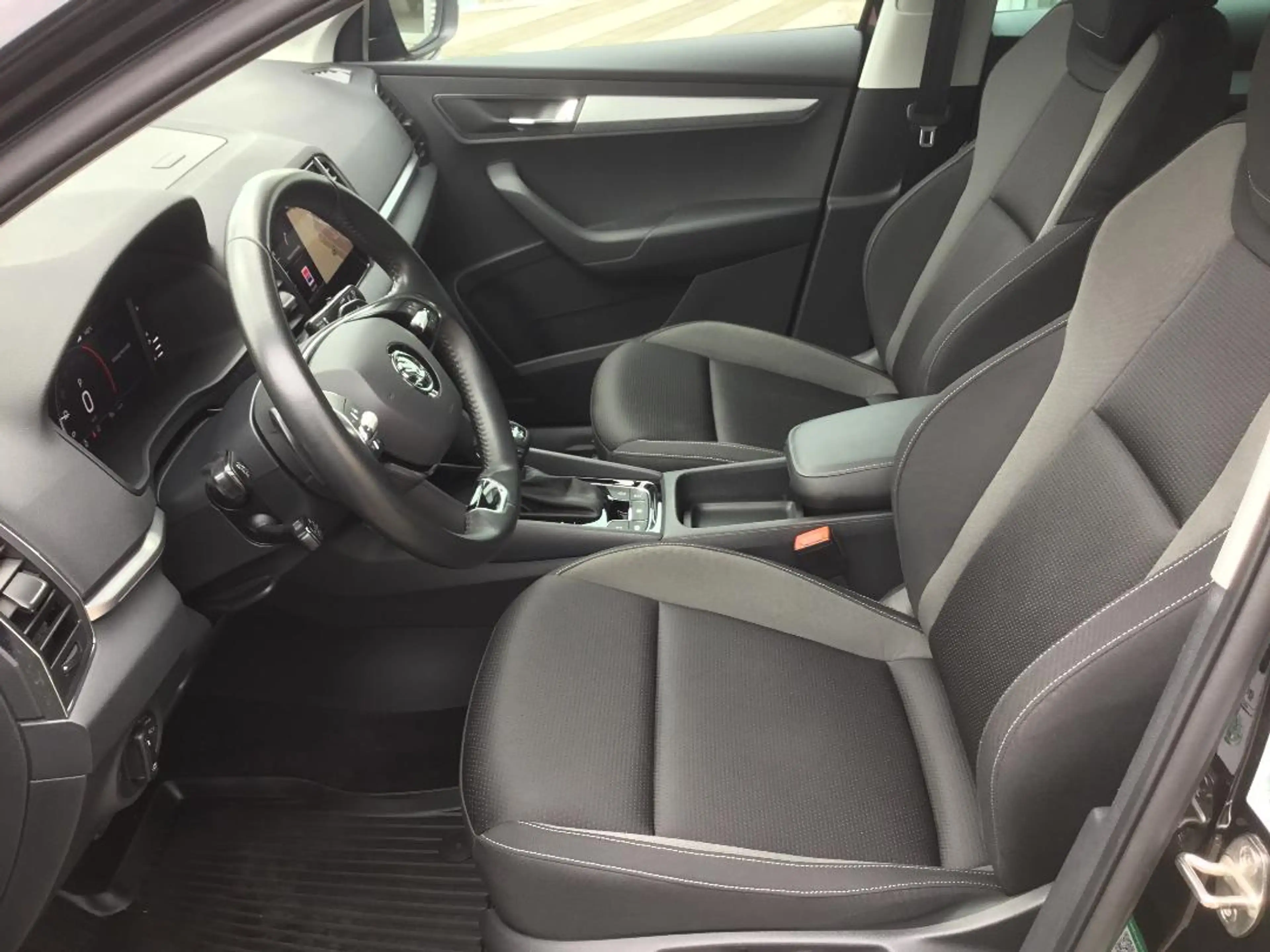 Skoda Karoq Ambition 17"LM 3AC+ Navi+ AHZV DCC 4SHzg — photo 15