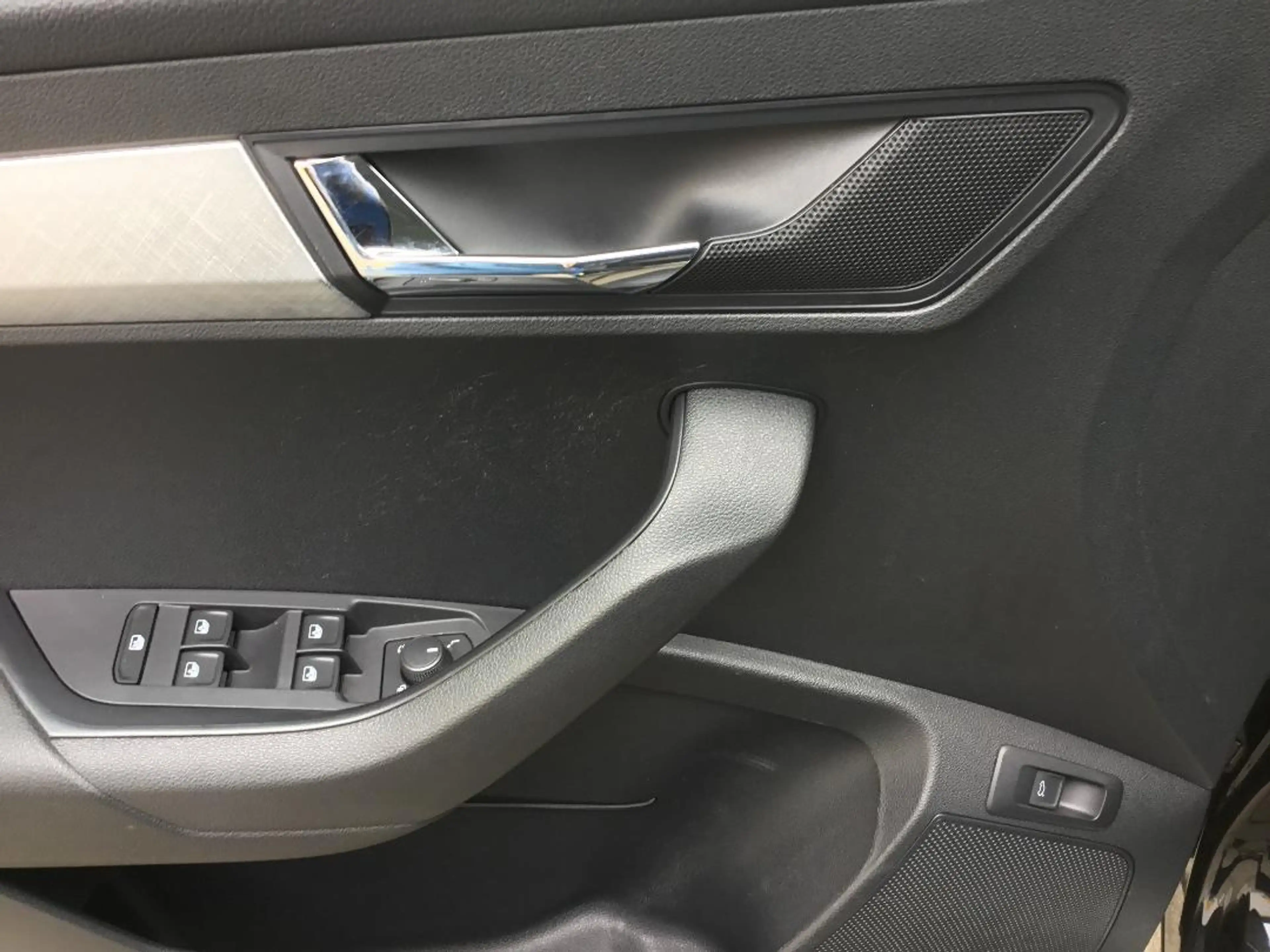 Skoda Karoq Ambition 17"LM 3AC+ Navi+ AHZV DCC 4SHzg — photo 9