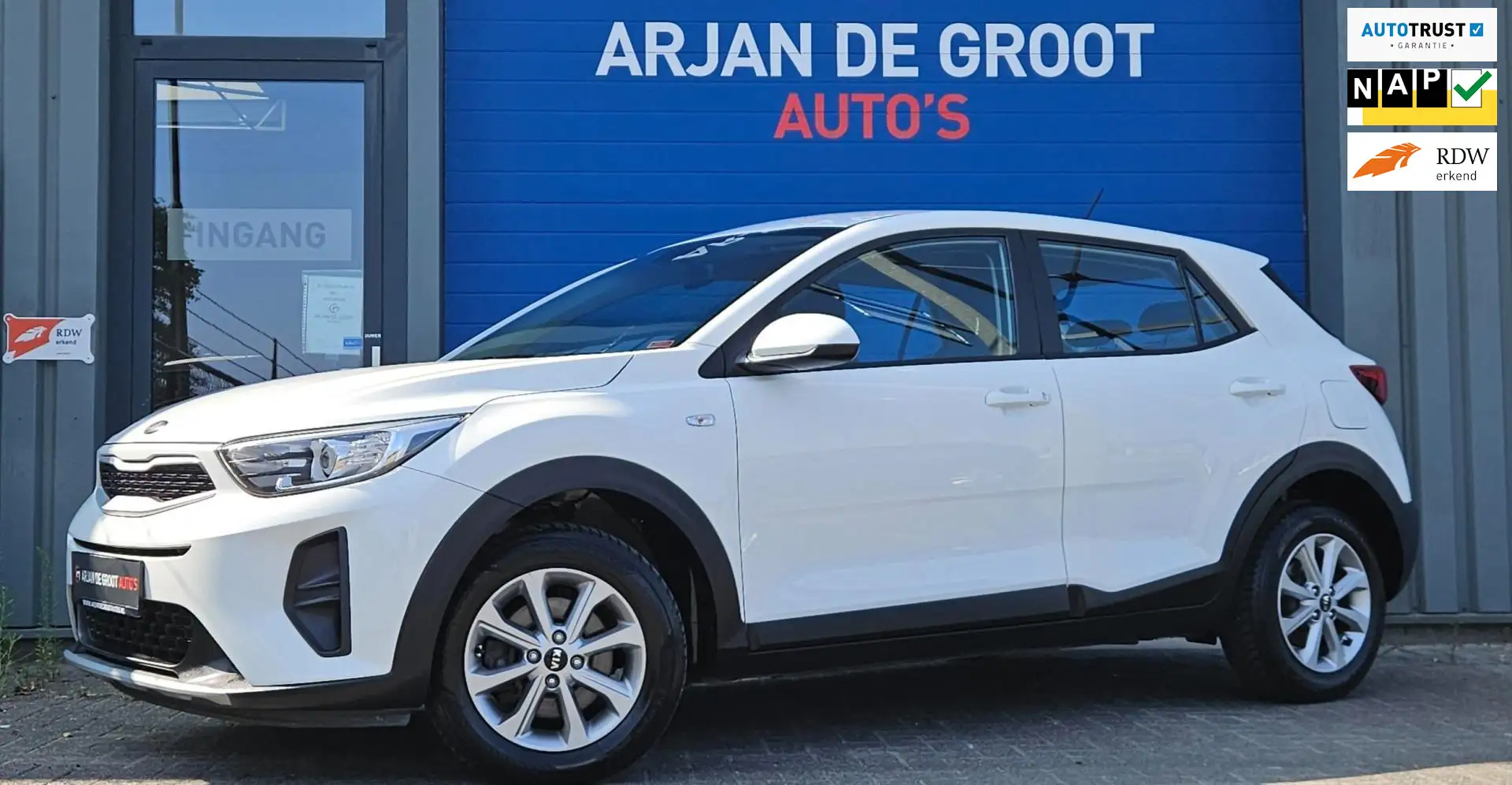 Kia Stonic 1.2 85PK 4 cilinder Airco Carplay® LM Velgen Deale Wit - 1
