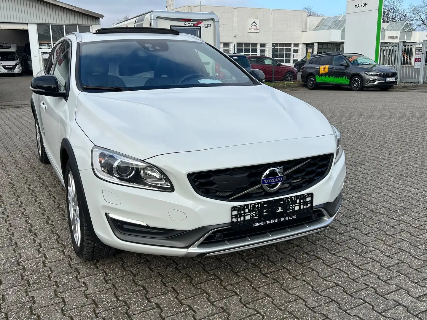 Volvo V60 Cross Country Summum AWD Absolut Voll , 5Zyl Wit - 2