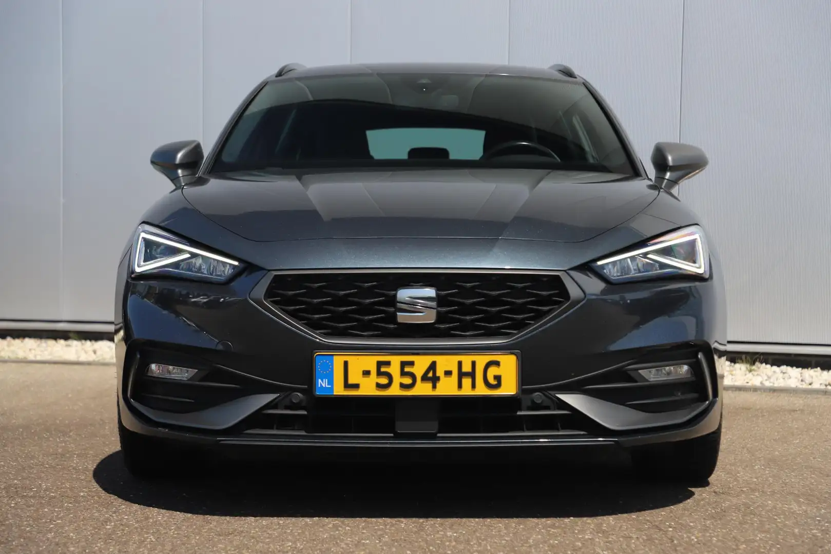 SEAT Leon Sportstourer 1.5 eTSI FR 150PK Automaat Trekhaak V Grau - 2