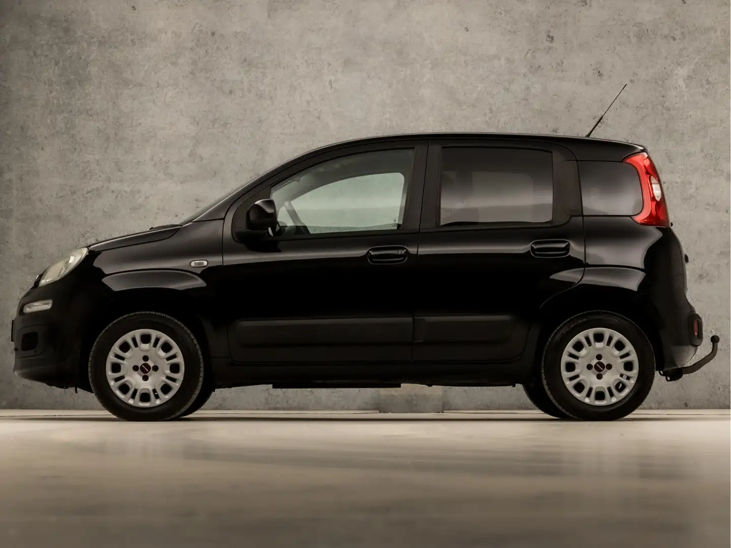Fiat Panda 0.9 TwinAir Lounge (AIRCO, TREKHAAK, GETINT GLAS, Zwart - 2