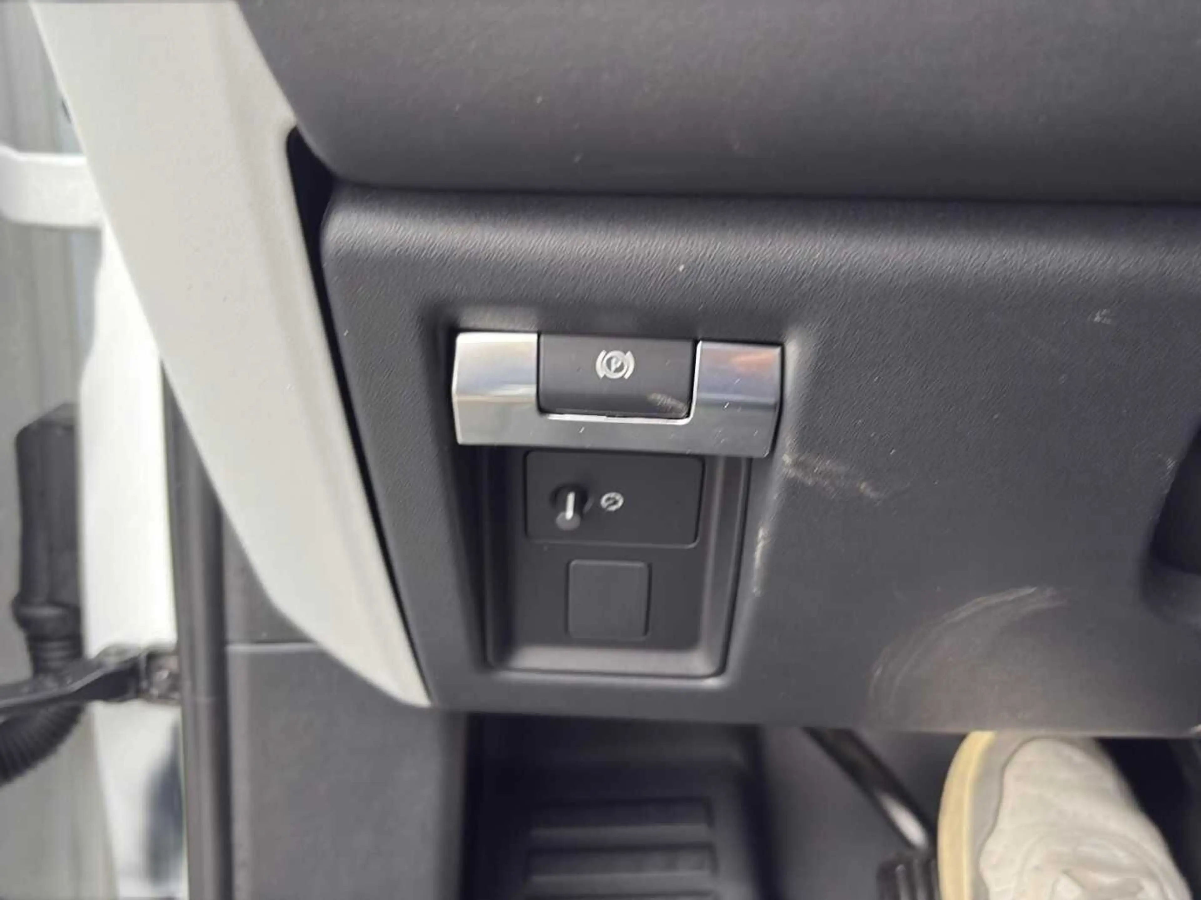Land Rover Defender Defender 90 D300 X-Dyn. SE Pano*20"*ACC — photo 11