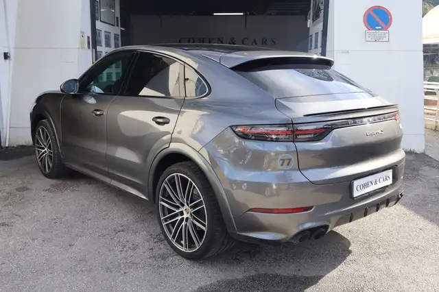 Porsche Cayenne view 8
