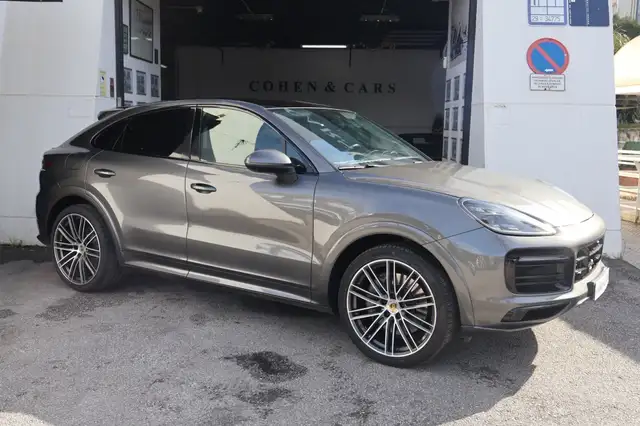 Porsche Cayenne view 4