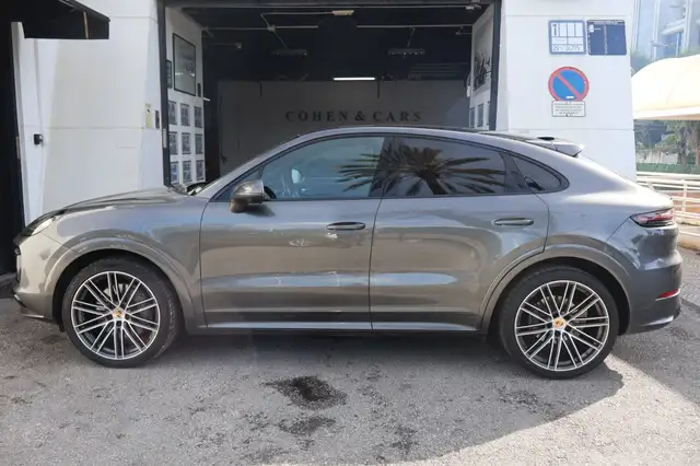 Porsche Cayenne view 9