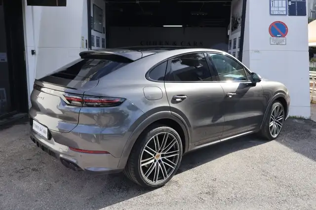 Porsche Cayenne view 6