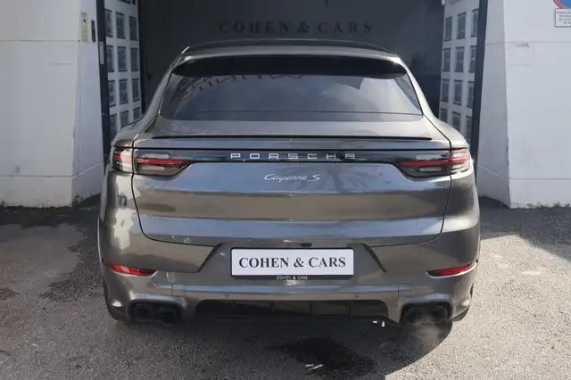 Porsche Cayenne view 7