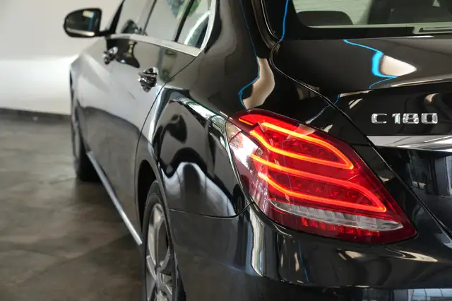 Mercedes-Benz C-Class view 23