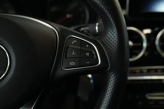 Mercedes-Benz C-Class view 9
