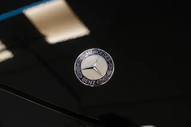 Mercedes-Benz C-Class view 25