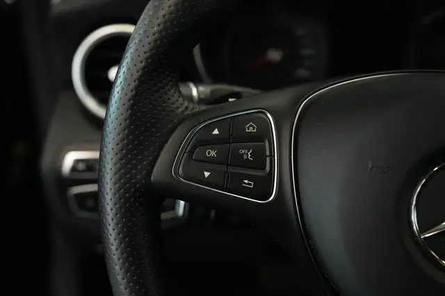 Mercedes-Benz C-Class view 8