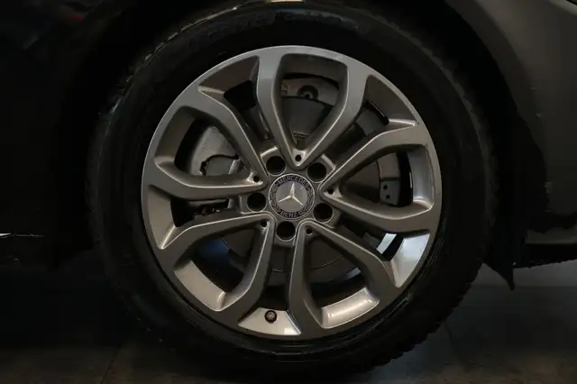 Mercedes-Benz C-Class view 3