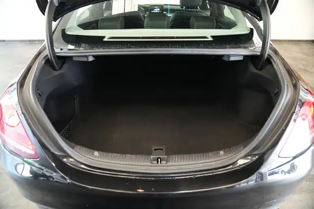Mercedes-Benz C-Class view 21
