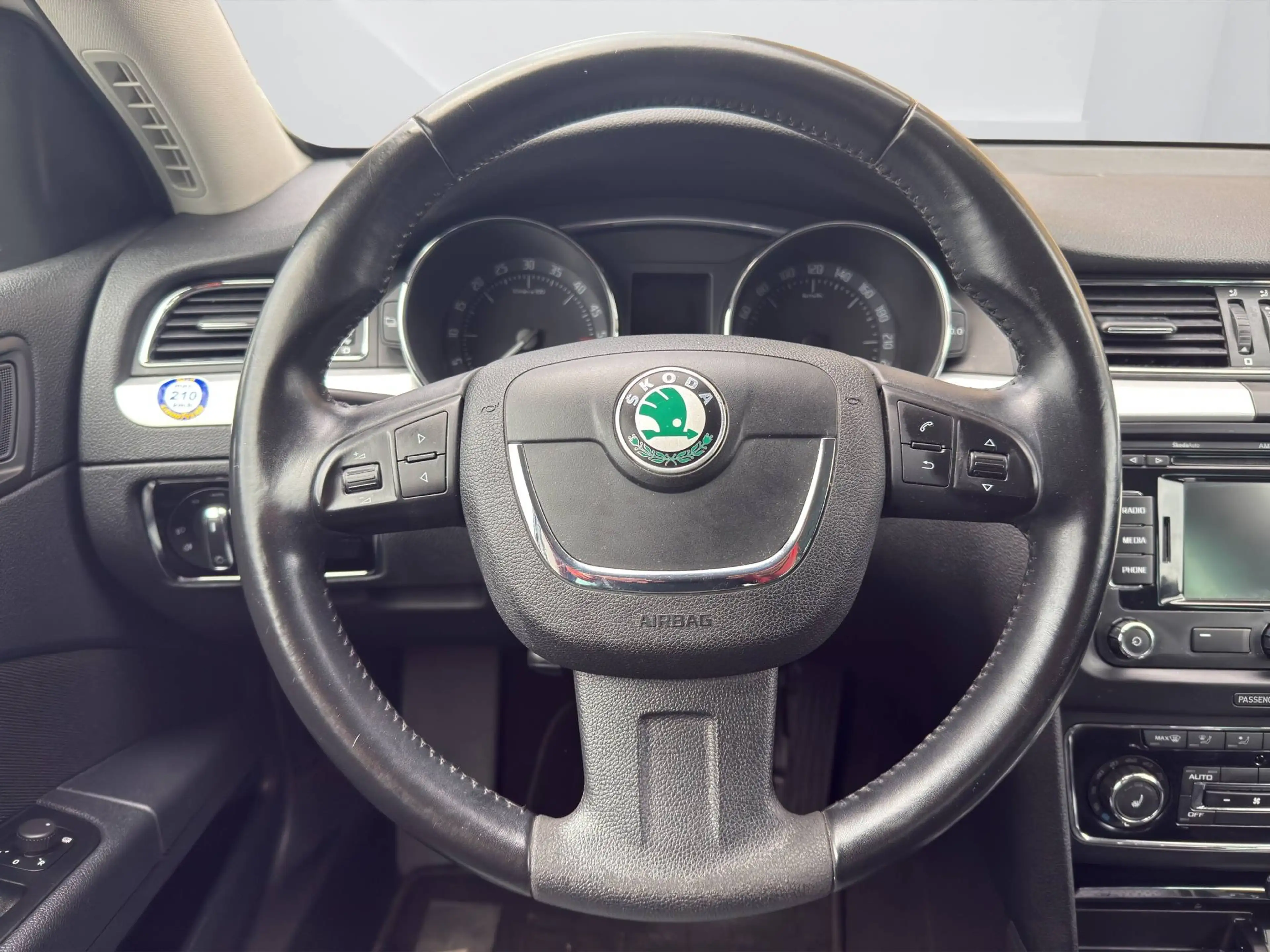 Skoda Superb 2.0 TDI Combi Ambition Automatik — photo 10