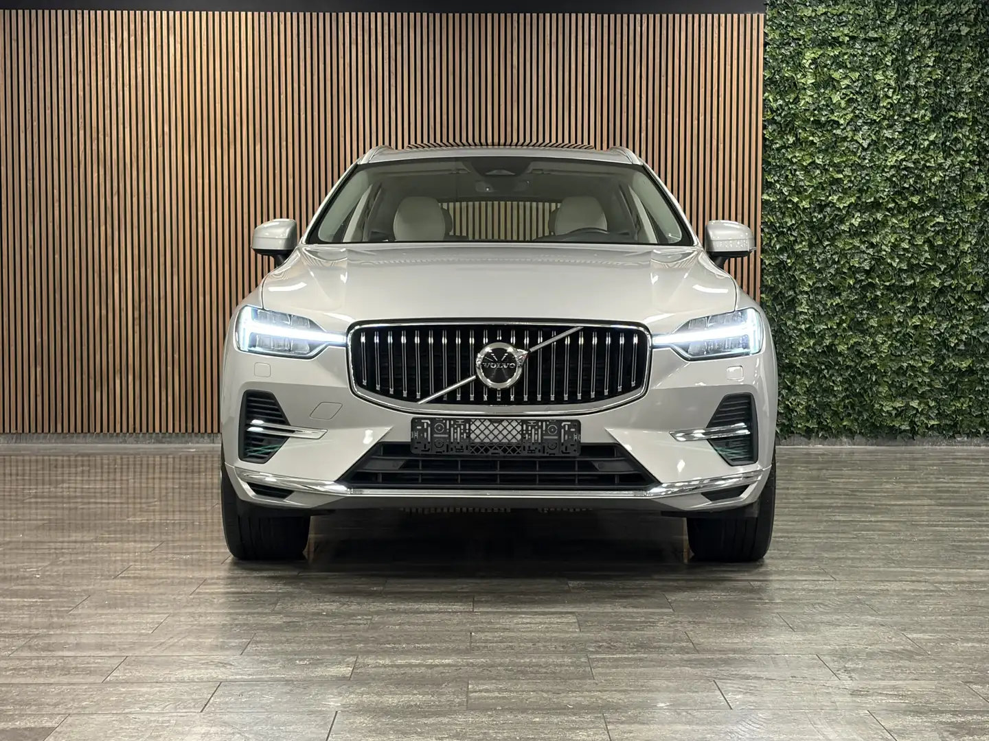 Volvo XC60 T6 AWD Recharge Plus Bright Long Range Adaptieve C Silber - 2