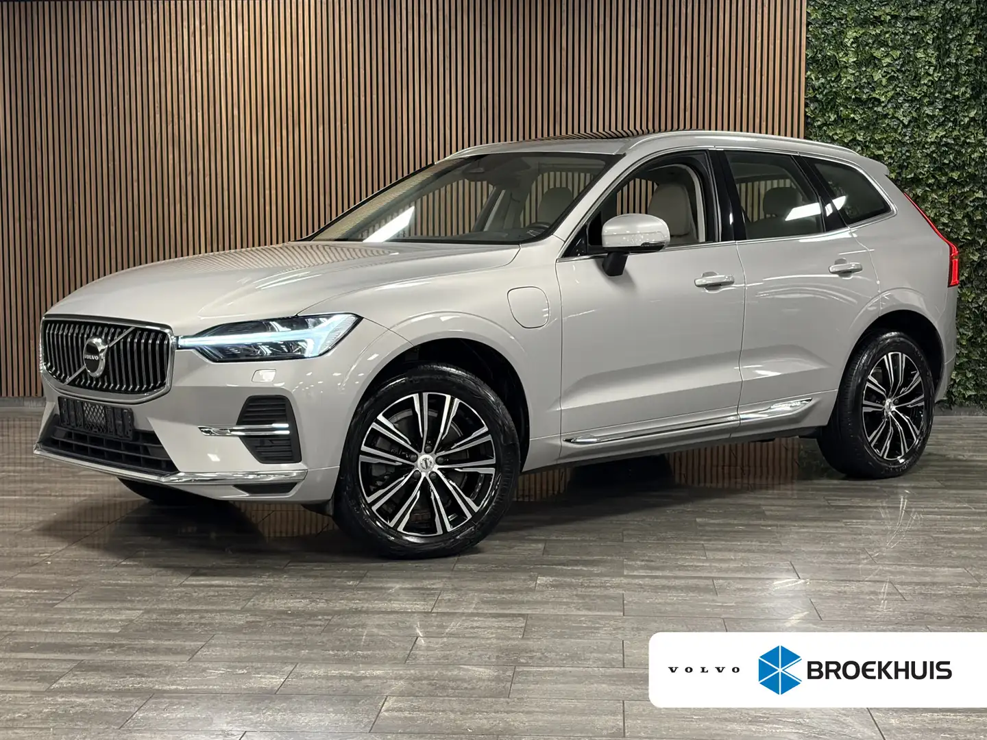 Volvo XC60 T6 AWD Recharge Plus Bright Long Range Adaptieve C Silber - 1