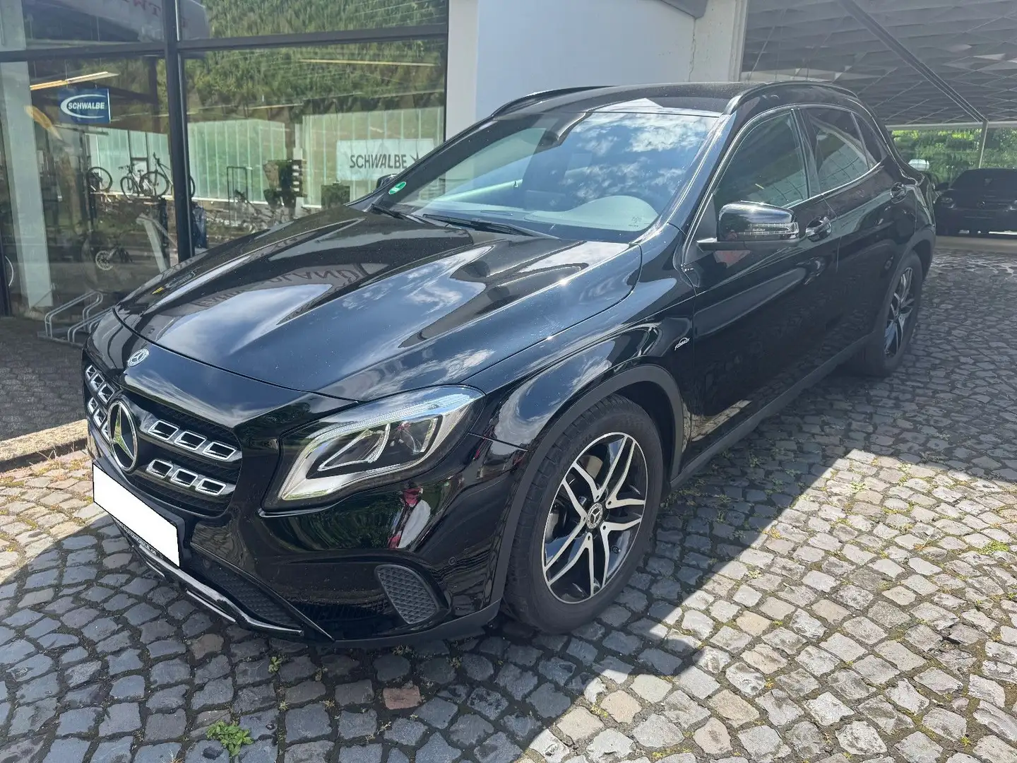 Mercedes-Benz GLA 220 4Matic Business Exclusiv aus Rentnerhand Zwart - 1