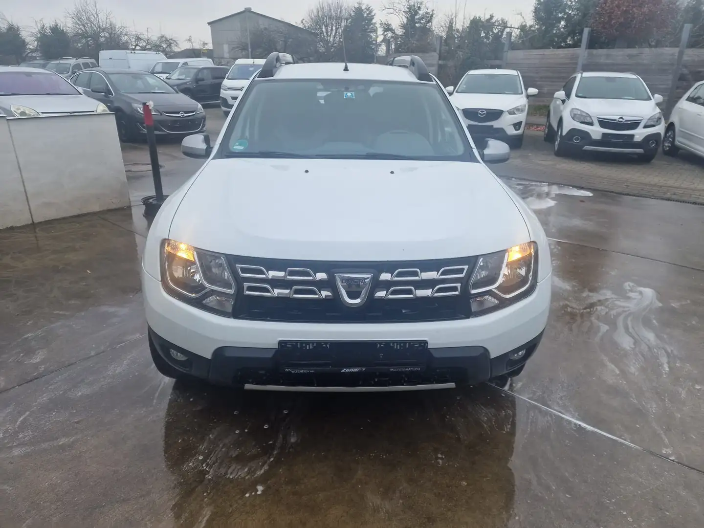 Dacia Duster Basis 4x4 Blanc - 1
