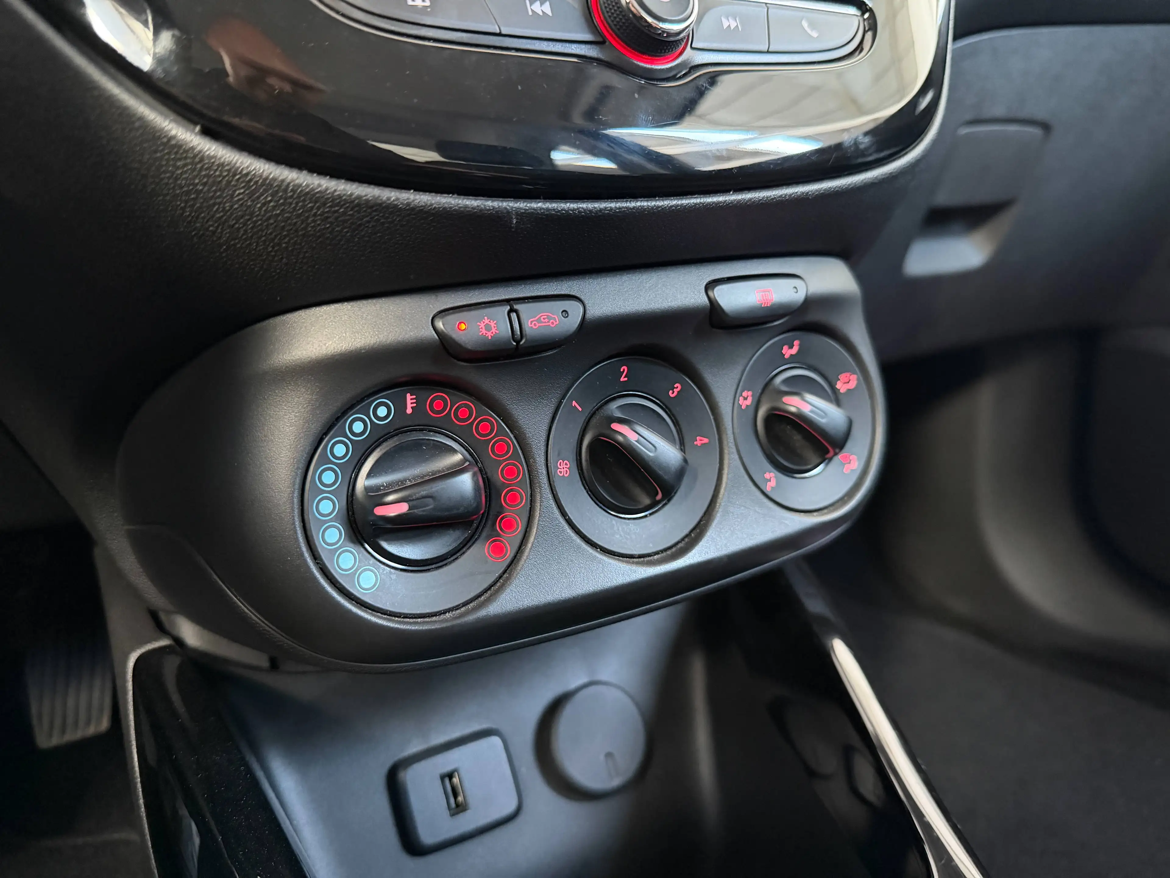 Opel Adam 1.2 - Carplay - Capteurs de recul - 1er propiétaire - 1 an de garantie — photo 12