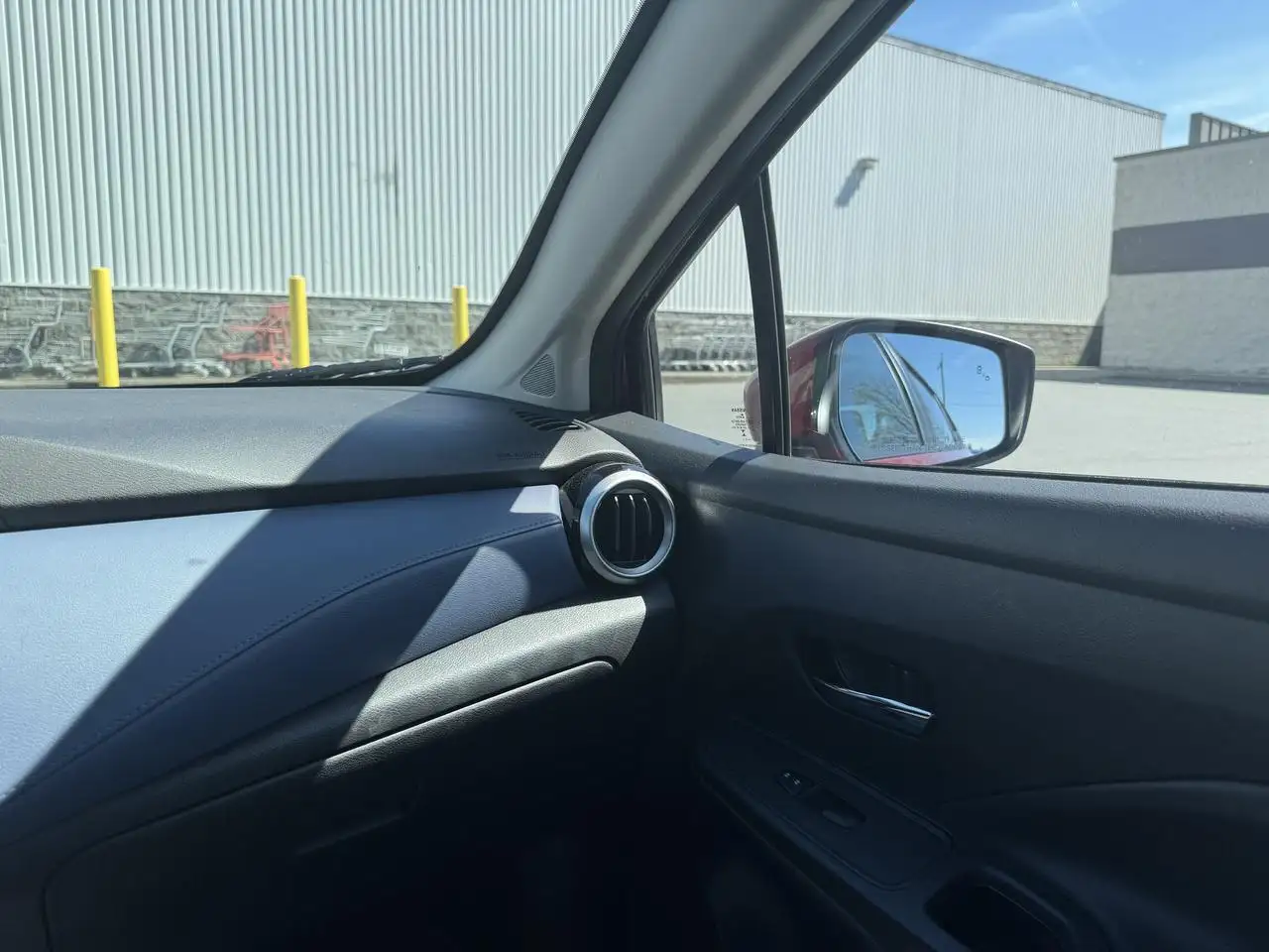 Nissan Versa снимка Nissan Versa