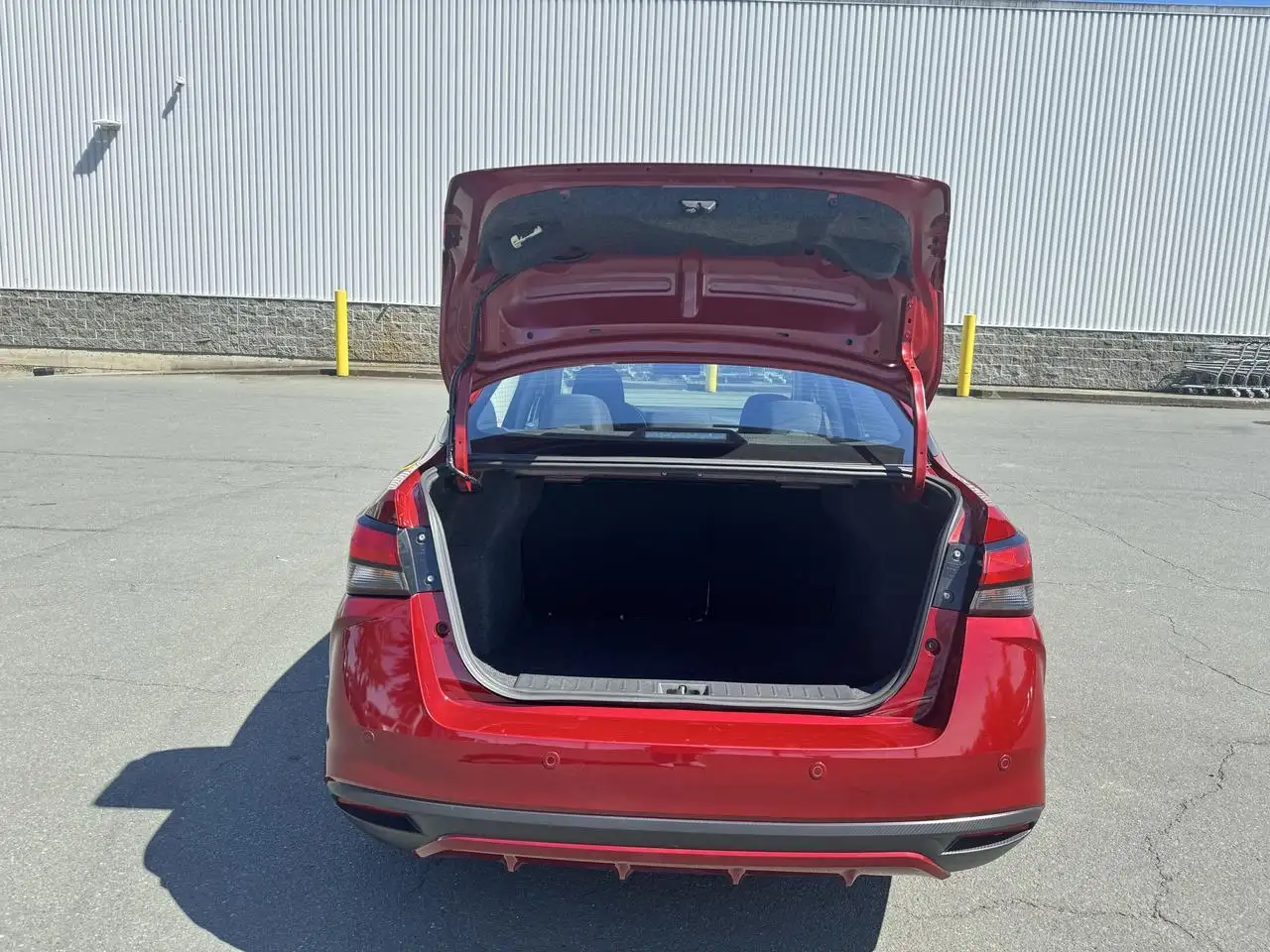 Nissan Versa снимка Nissan Versa