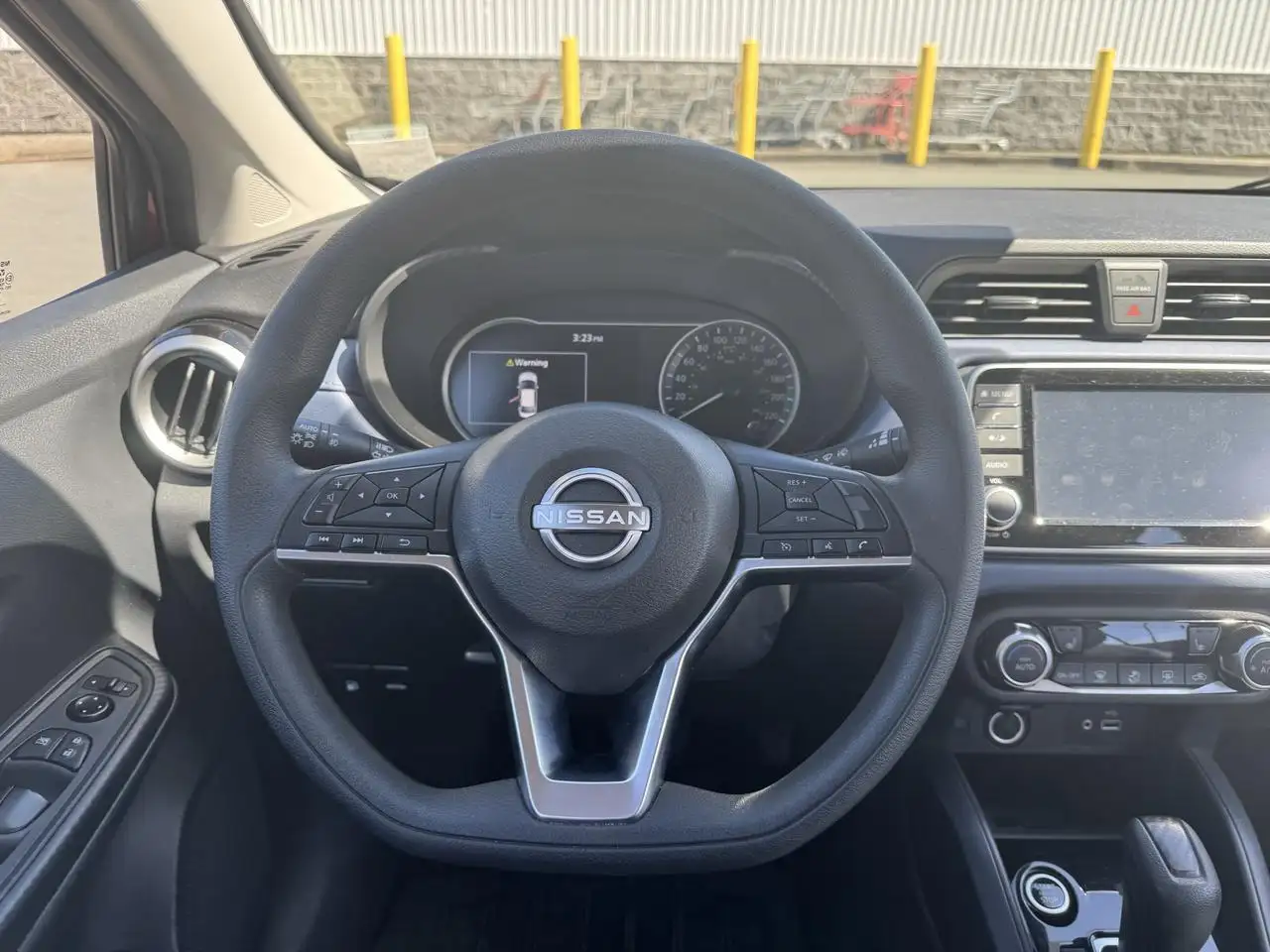 Nissan Versa снимка Nissan Versa