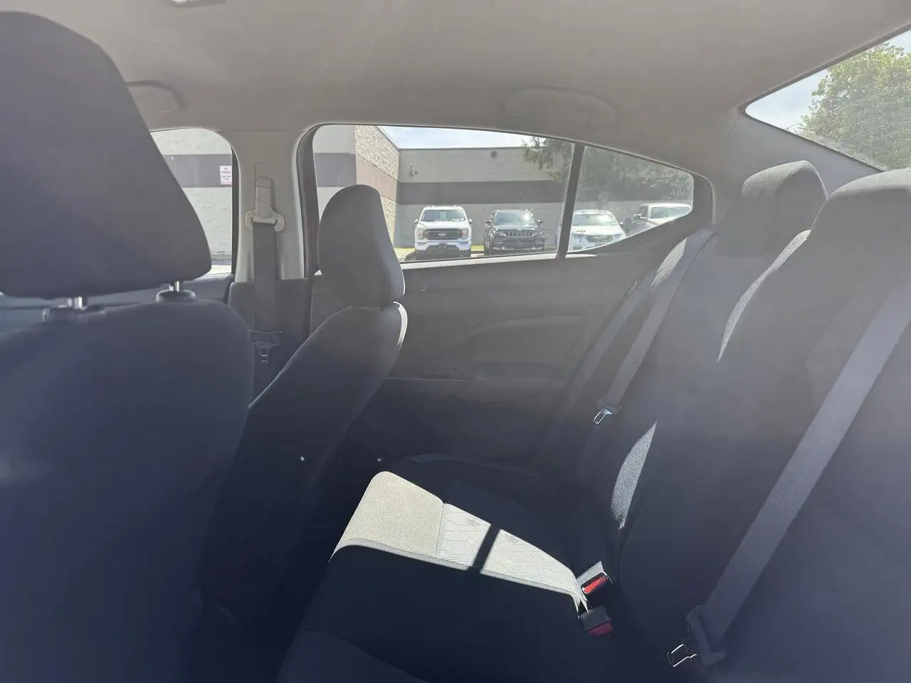 Nissan Versa снимка Nissan Versa