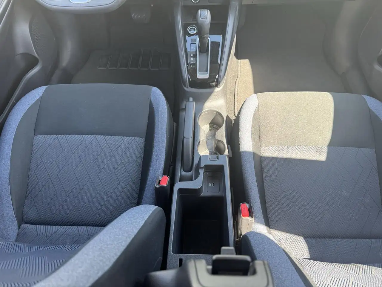 Nissan Versa снимка Nissan Versa