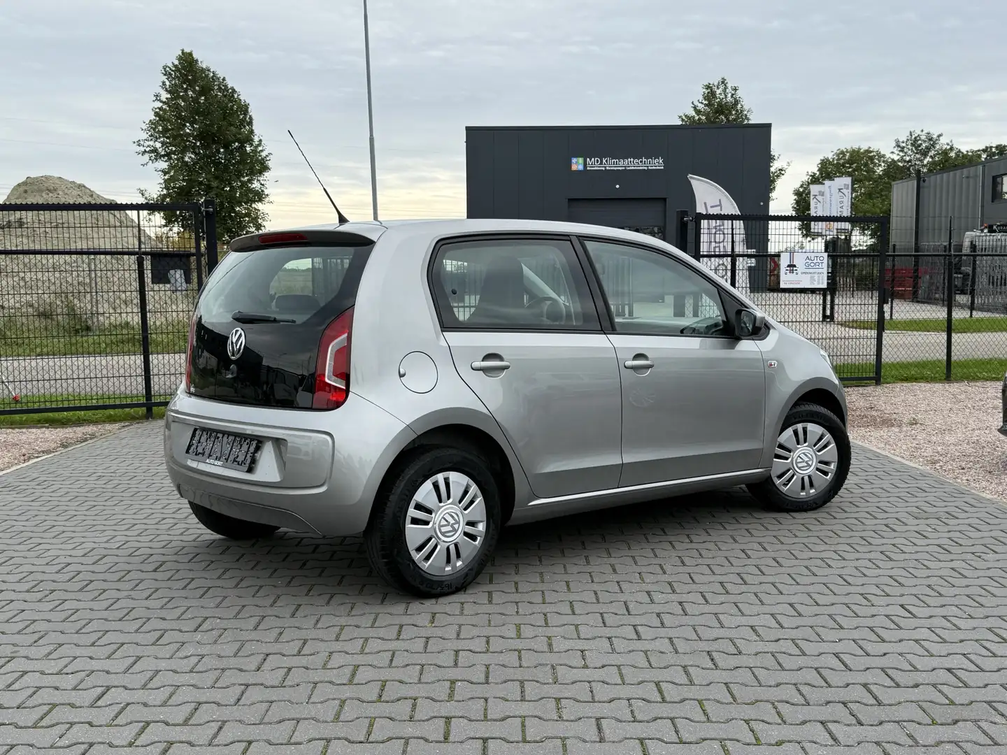 Volkswagen up! 1.0 move up! | 5 Deurs | Airco | 96.000km! Grijs - 2