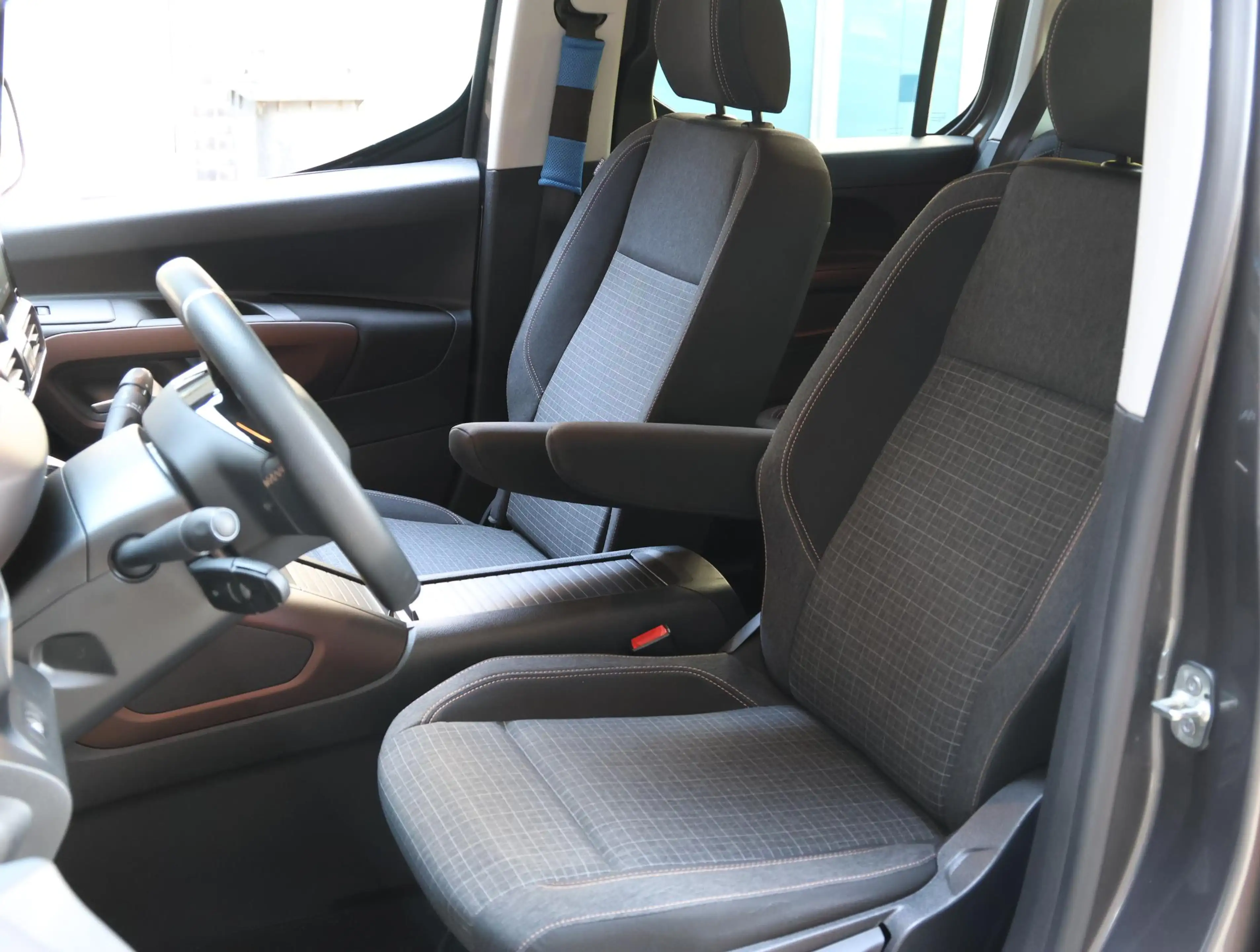 Peugeot e-Rifter GT 50kWh 136pk | Accu 93% | Trekhaak | Navigatie | — photo 13