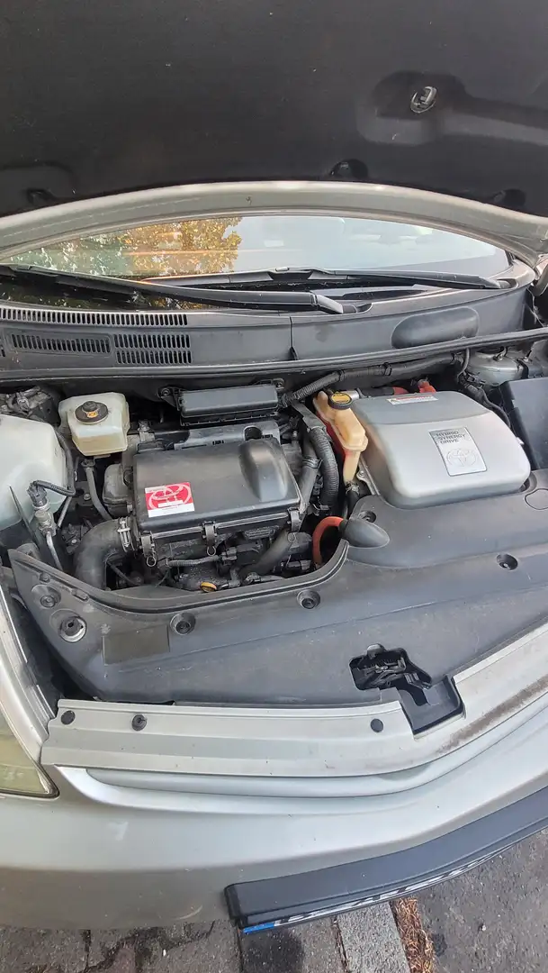 Toyota Prius (Hybrid) Executive Ezüst - 1