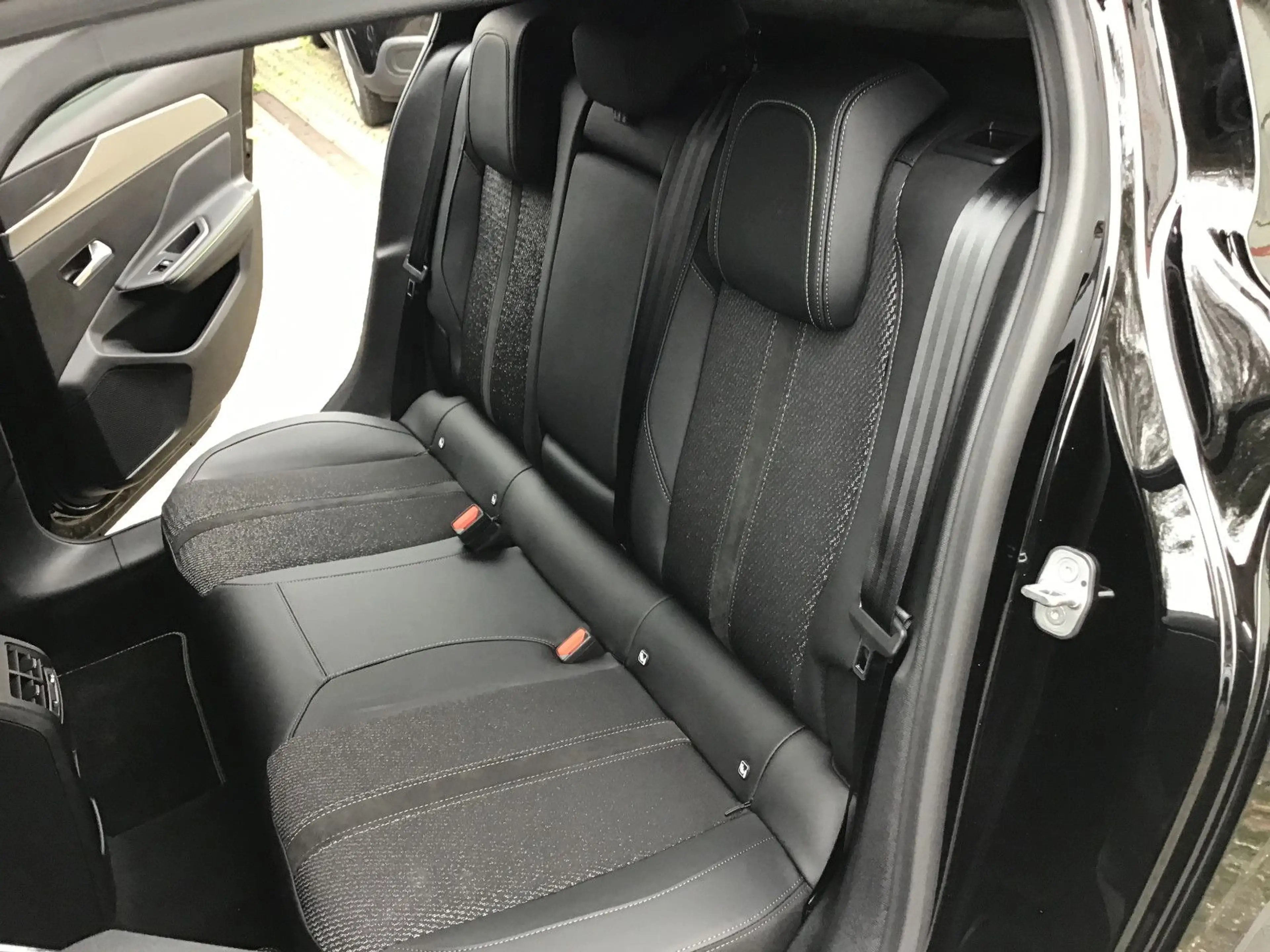 Peugeot 308 GT — photo 14