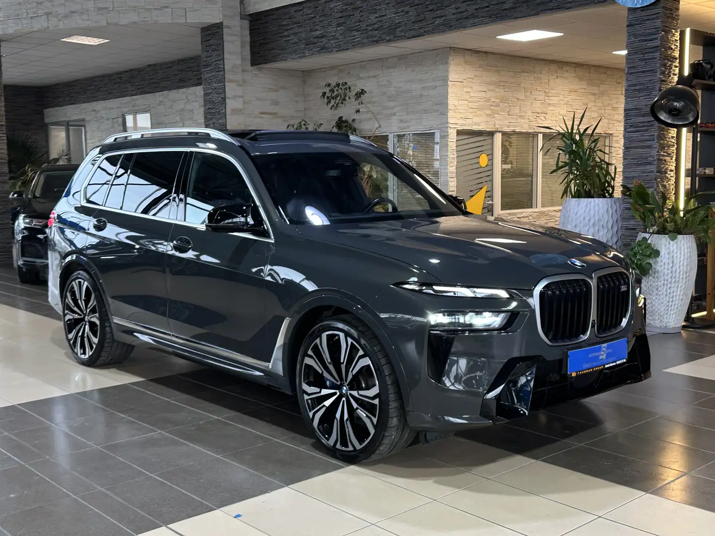 BMW X7 M60i*AHK*5xKlima*360Cam*Pano*ACC*23LM*6xSHZ* Grau - 1