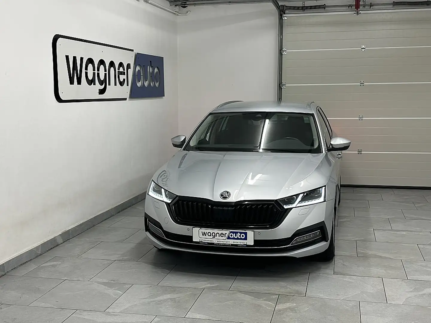 Skoda Octavia Combi 2,0 TDI Style DSG. Matrix LED/ACC/Navi/RF... Argent - 1