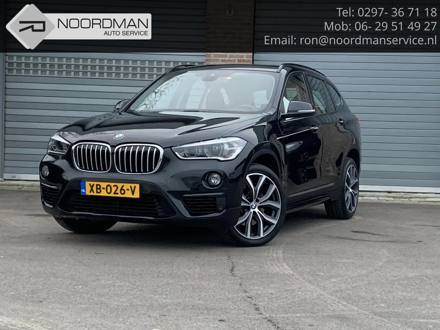 BMW X1 sDrive20i Orange Edition II Zwart - 1