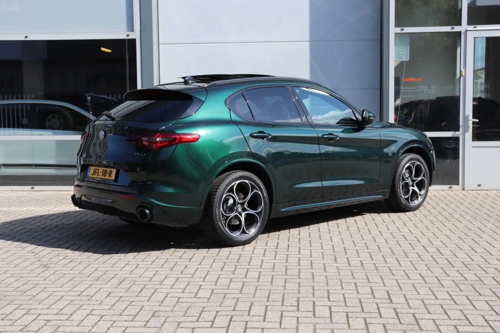 Alfa Romeo Stelvio 2.0 T Q4 280PK VELOCE/1E EIG./PAN.DAK/MY2020/20 Groen - 2