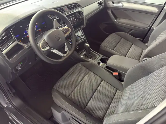 Volkswagen Touran view 6