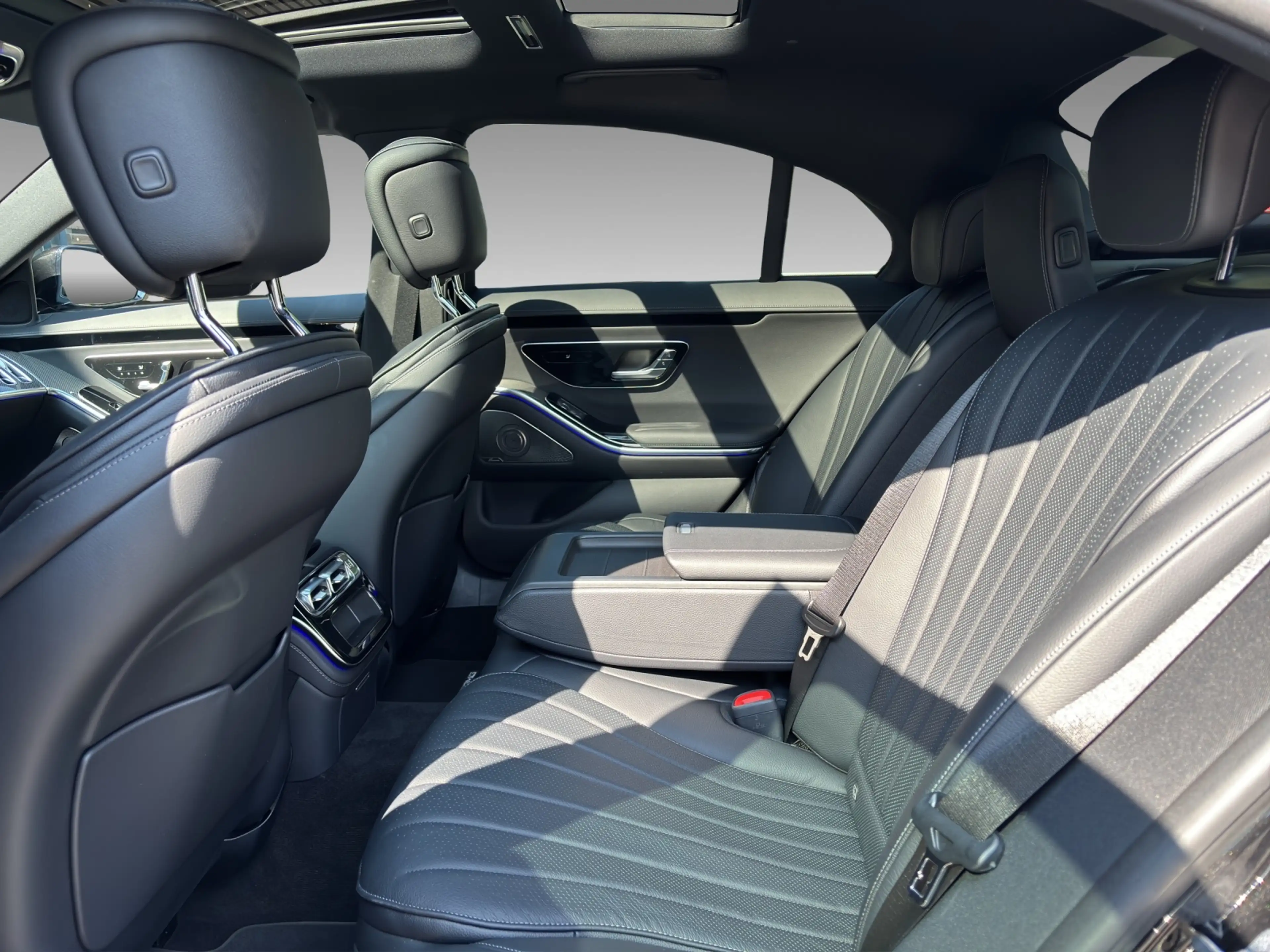 Mercedes-Benz S 350 d AMG MBUX Pano 360° HuD Burm Sitzklima — photo 15
